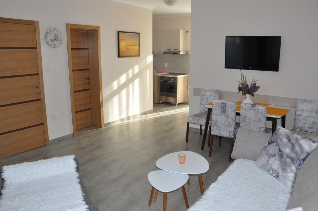 Aria Apartmani Vrdnik Buitenkant foto